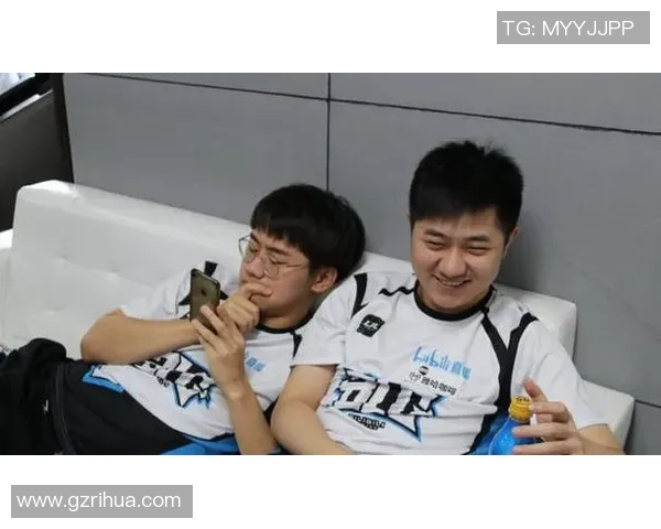 FPX逆袭之路揭秘：从低谷到巅峰的大师赛传奇之旅