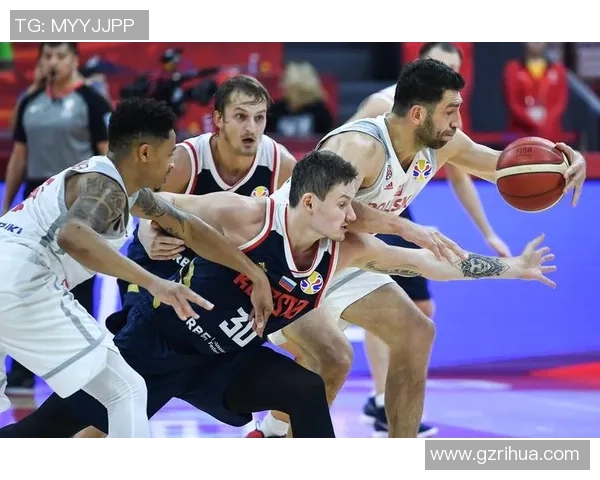 女篮拉脱维亚与俄罗斯激战正酣争夺欧洲篮球赛决赛资格